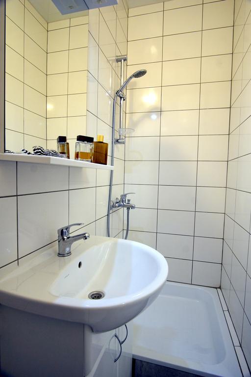 54A Tselinogradskaia Str At Alekseevka Underground Harkiv Exterior foto