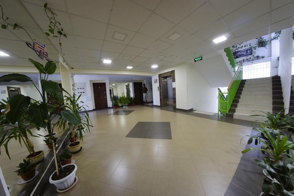 54A Tselinogradskaia Str At Alekseevka Underground Harkiv Exterior foto
